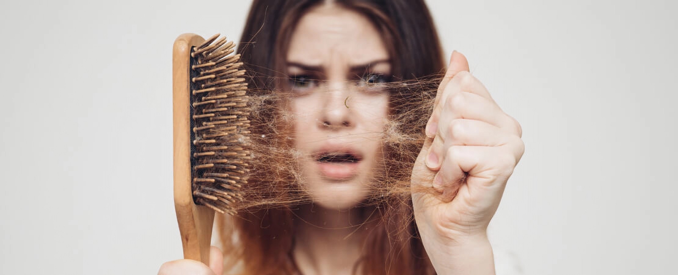 Сильно выпадают волосы после расчесывания