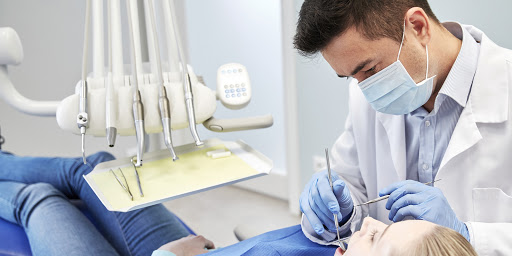 Первичный осмотр у стоматолога в Украине