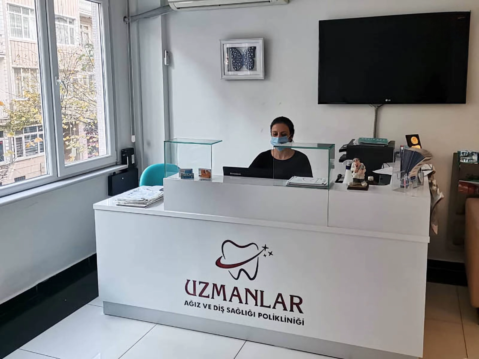 Администратор в клинике Uzmanlar в Стамбуле