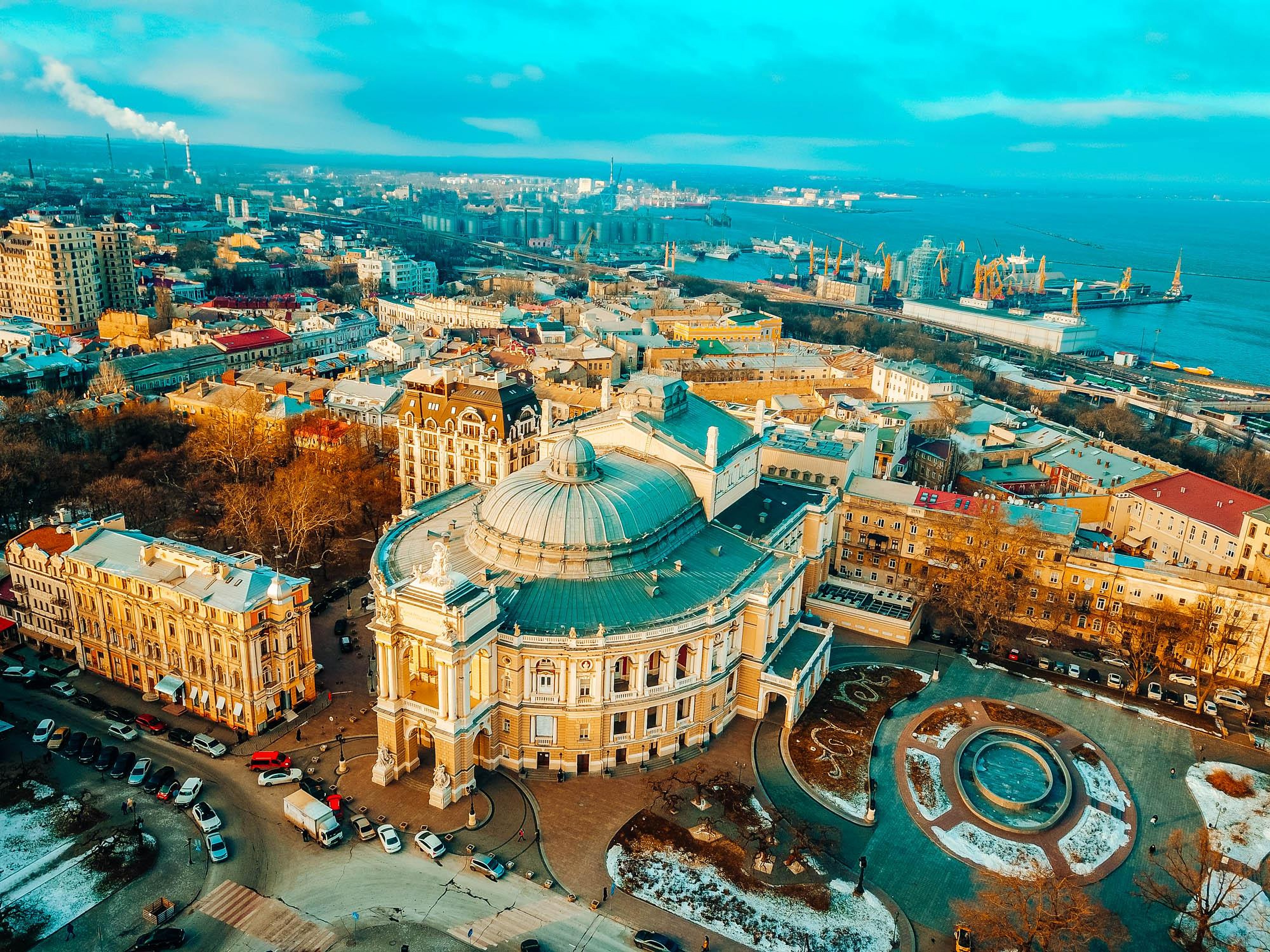 Вид сверху на Одесский оперный театр