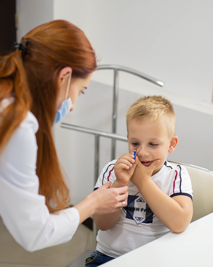 Детский офтальмологов в клинике Павлив Львов Украина