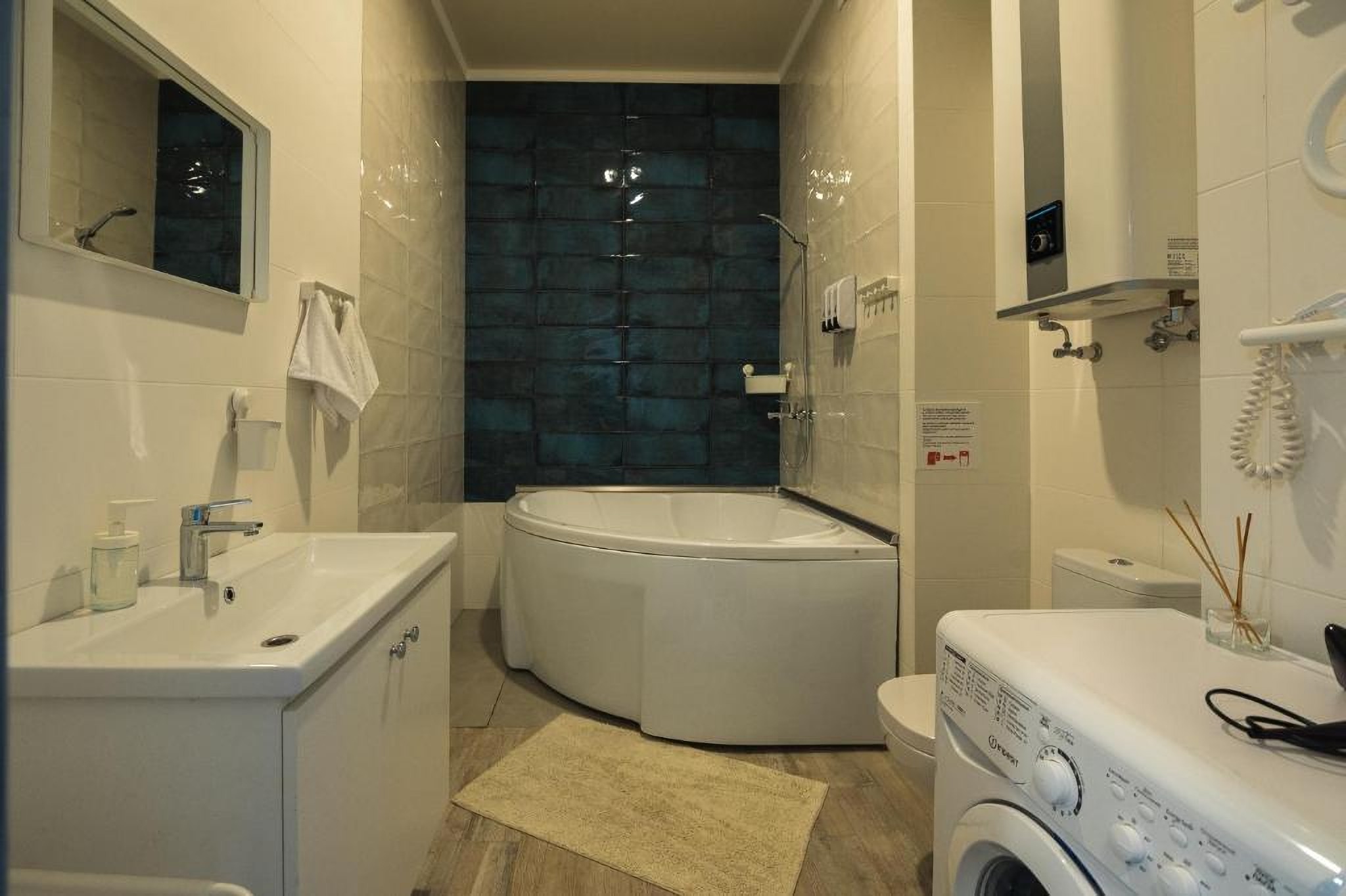 Большая ванная комната в гостиничном номере Rooftop-2021 Одесса Украина