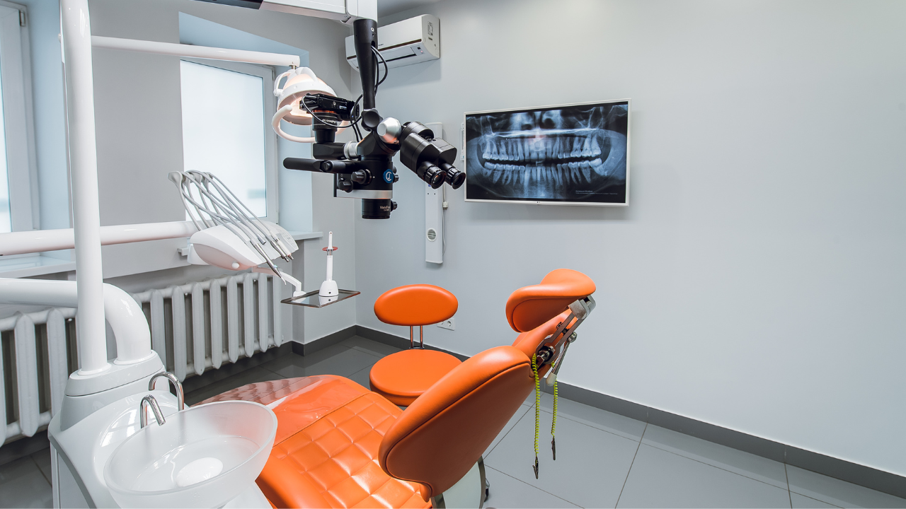 Стоматологический кабинет в центре пародонтологии "Perio Center" во Львове, Украина